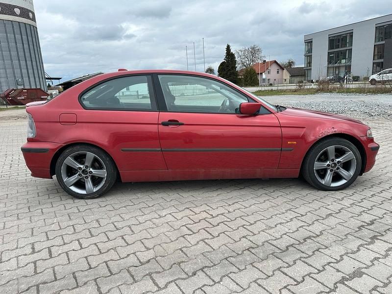 Gebraucht BMW 318 143 PS (105 kW) 2002 Rot Coupé