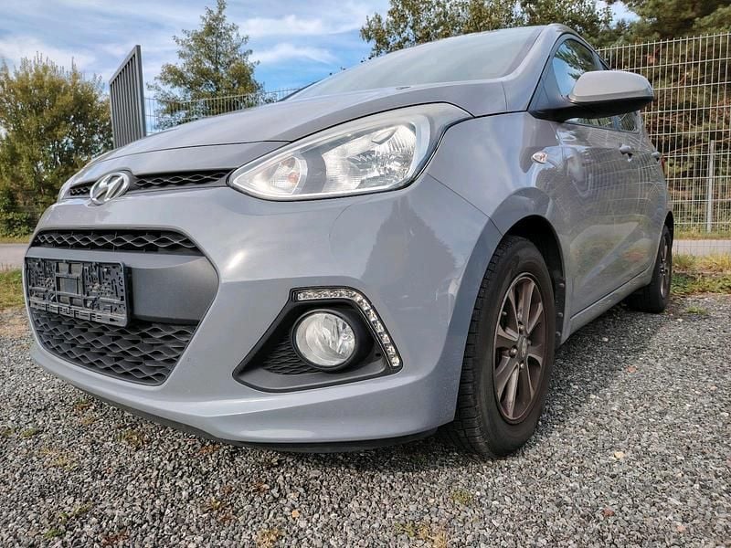 Grau Gebraucht 2013 Hyundai i10 Kleinwagen | 2.850 € (Guter Preis) - Bild 1/4