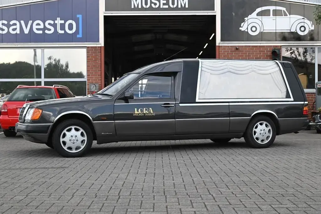 Gebraucht Mercedes E230 132 PS (97 kW) 1992 Schwarz