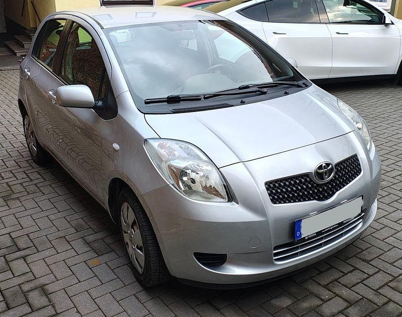 Gebraucht Toyota Yaris Sol 87 PS (63 kW) 2007 Silber Kleinwagen