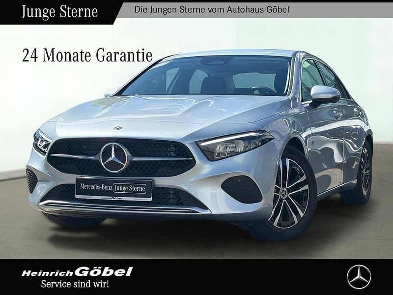 Hightechsilber Gebraucht 2024 Mercedes A200 Limousine | 33.900 € (Teuer) - Bild 1/4