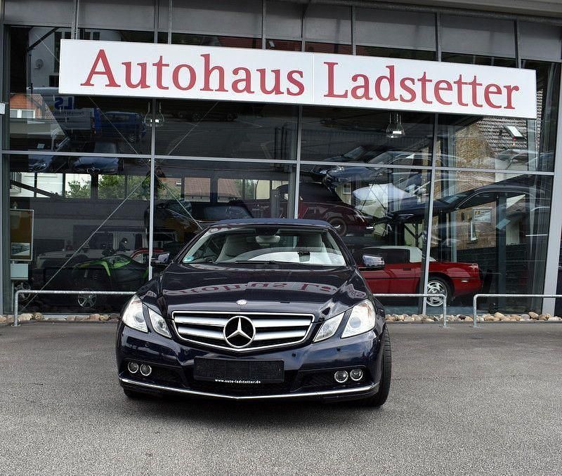 Blau Gebraucht 2011 Mercedes E250 Elegance Cabrio | 13.990 € (Fairer Preis) - Bild 1/4