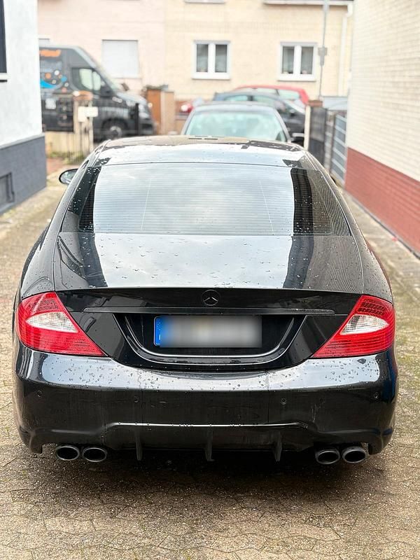 Schwarz Gebraucht 2005 Mercedes CLS500 Limousine | 8.900 € (Fairer Preis) - Bild 1/4