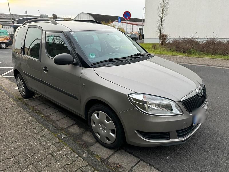 Grau Gebraucht 2010 Skoda Roomster Kombi | 4.850 € (Etwas zu teuer) - Bild 1/4