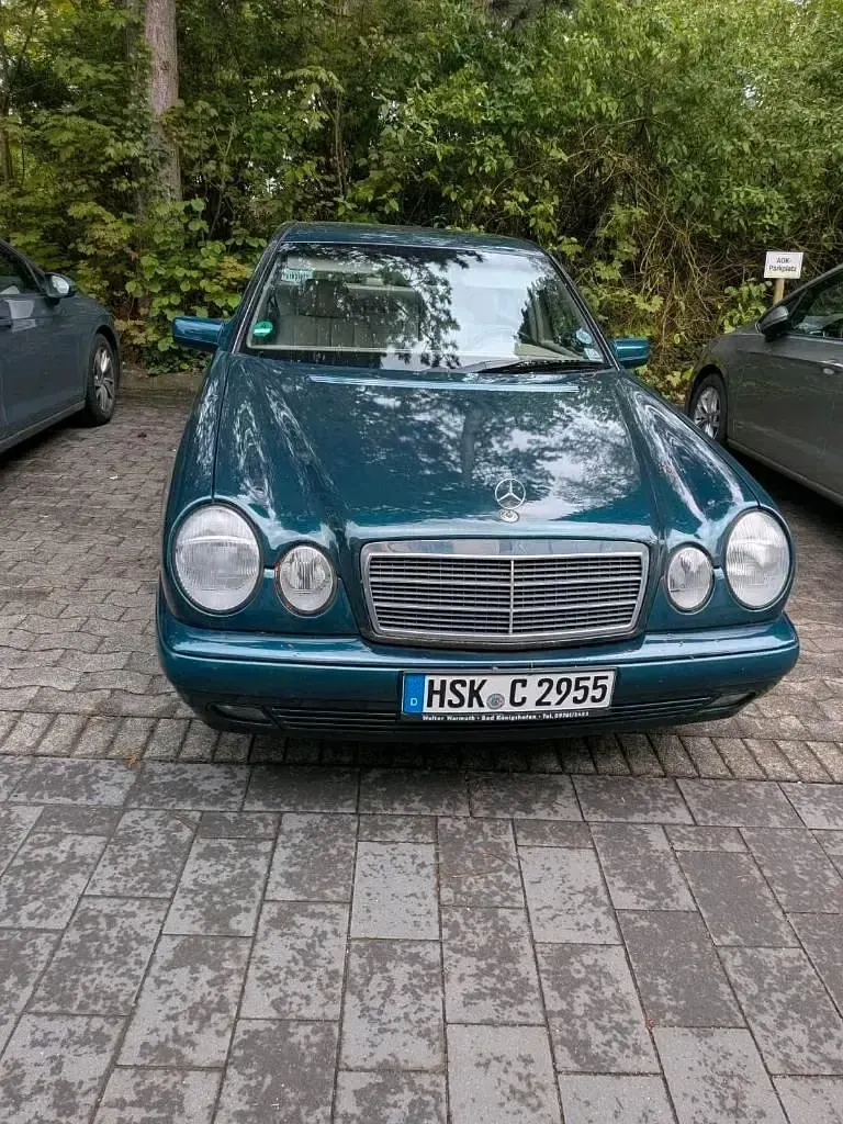 Brugt Mercedes E280 204 HK (150 kW) 1997 Grøn Sedan