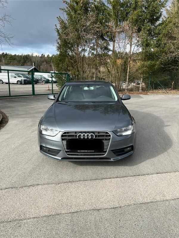 Grau Gebraucht 2013 Audi A4 Limousine | 8.250 € (Guter Preis) - Bild 1/4