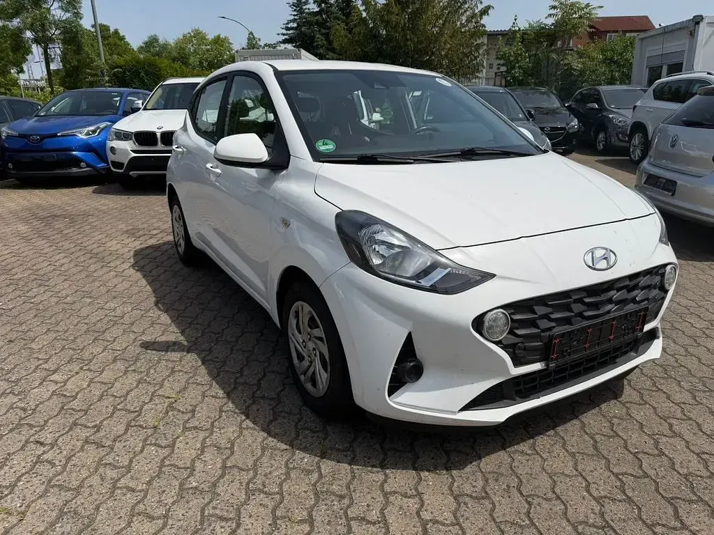 Gebraucht Hyundai i10 Select 67 PS (49 kW) 2021 Weiß Kleinwagen