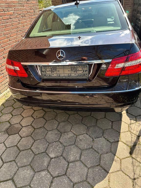 Gebraucht Mercedes E250 204 PS (150 kW) 2012 Braun Limousine