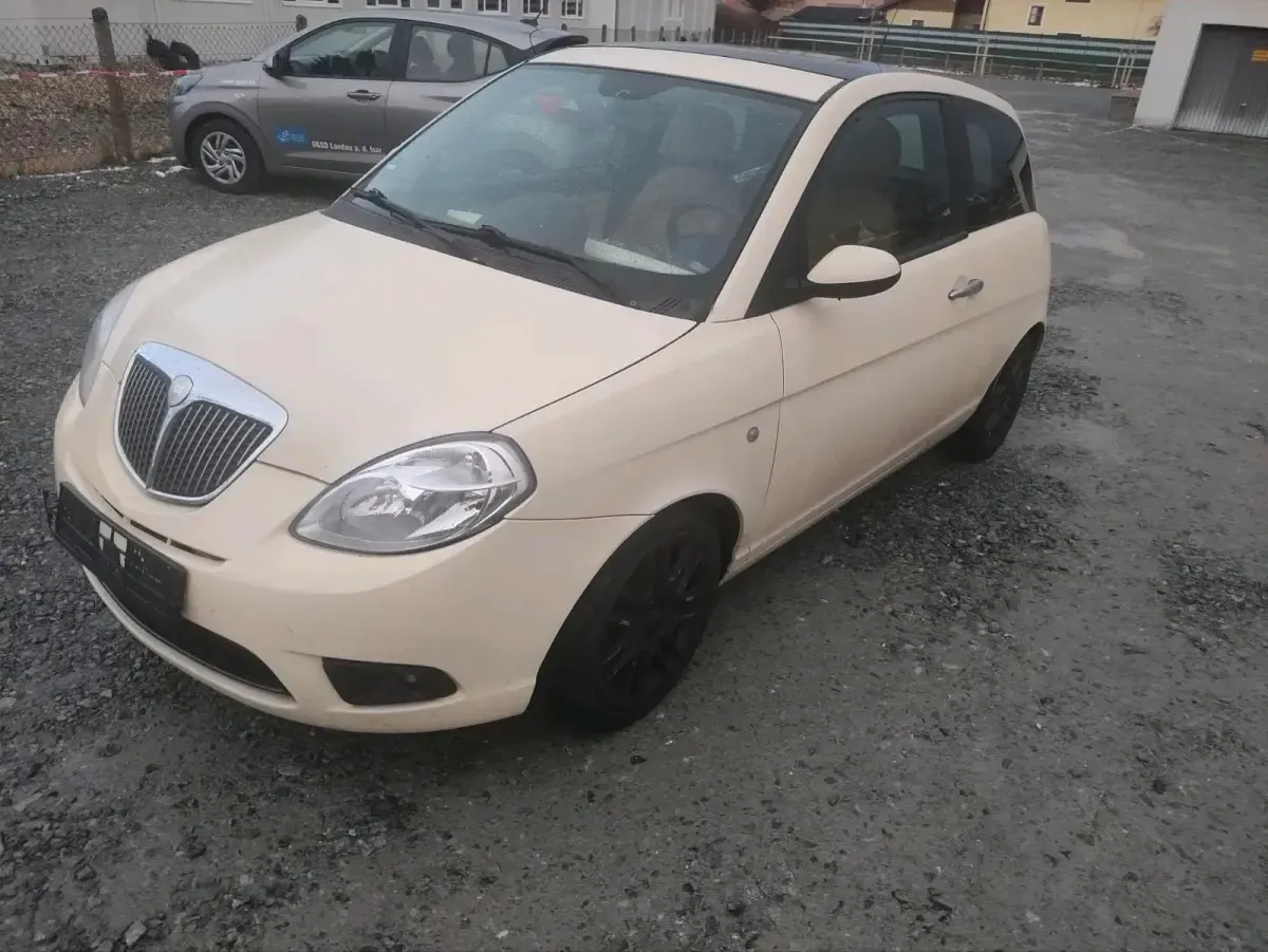 Usata Lancia Ypsilon 70 CV (51 kW) 2004 Giallo Utilitaria