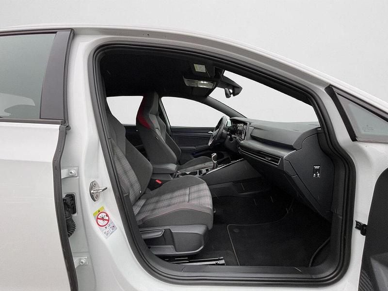 Gebraucht VW Golf VIII GTI 245 PS (180 kW) 2024 Pure white Limousine