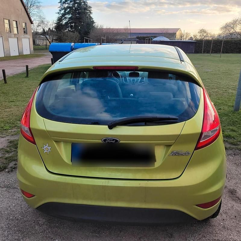 Gebraucht Ford Fiesta 82 PS (60 kW) 2009 Grün Kleinwagen