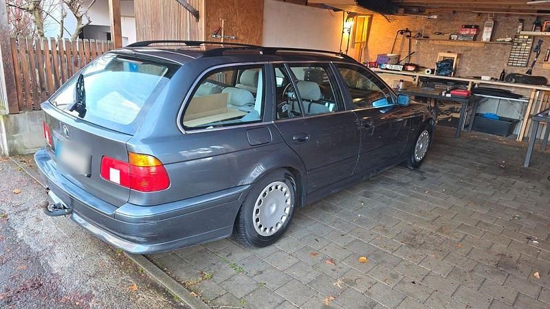 Gebraucht BMW 525 192 PS (141 kW) 2001 Grau Kombi