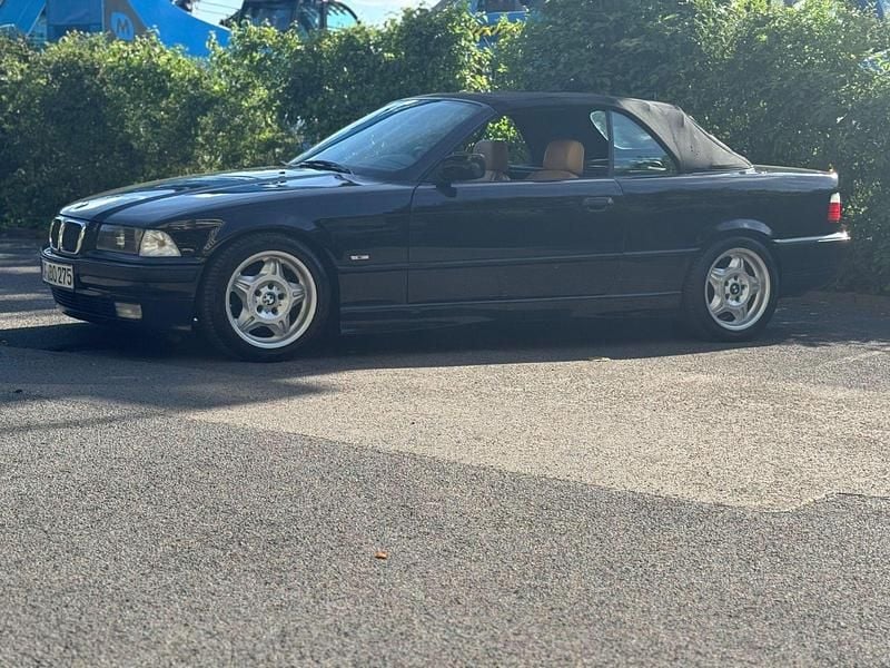 Schwarz Gebraucht 1998 BMW 328 Cabriolet Sport Line Cabrio | 8.850 € (Superpreis) - Bild 1/4