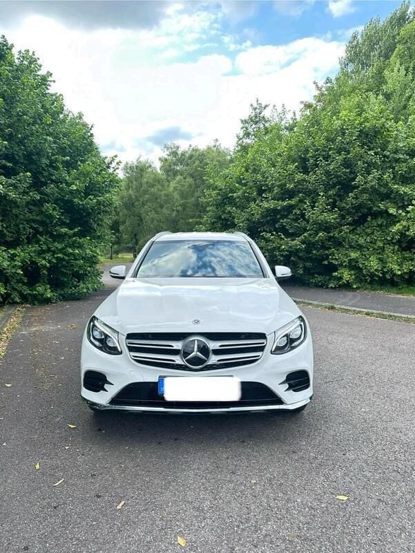 Weiß Gebraucht 2019 Mercedes GLC220 AMG line SUV | 35.499 € - Bild 1/4