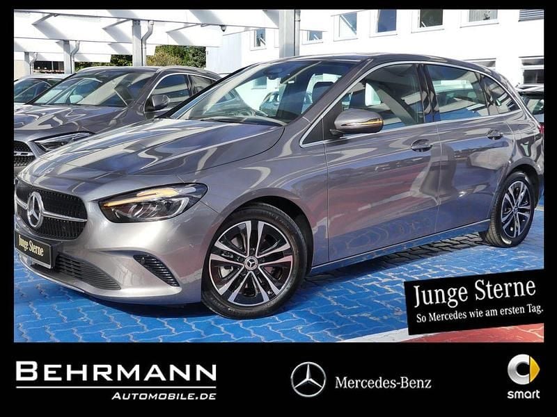 Metalliclack mountaingrau Gebraucht 2024 Mercedes B200 Progressive Van / Kleinbus | 34.980 € (Fairer Preis) - Bild 1/4