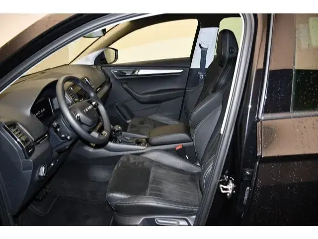 Gebraucht Skoda Karoq Tour 150 PS (110 kW) 2025 Schwarzmagic perleffekt (metallic) SUV