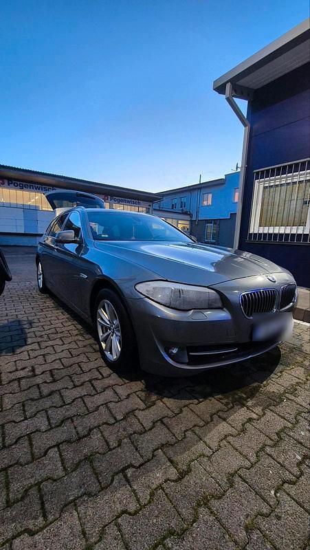 Gebraucht BMW 520 184 PS (135 kW) 2011 Grau Kombi