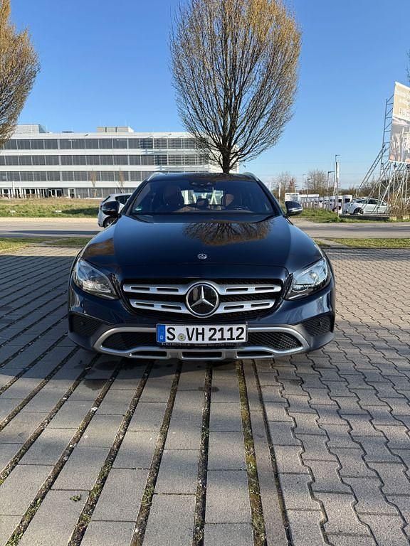 Gebraucht Mercedes E220 All-Terrain 194 PS (142 kW) 2018 Blau Kombi