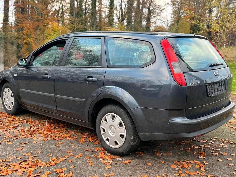 Grau Gebraucht 2007 Ford Focus Kombi | 1.000 € (Guter Preis) - Bild 1/4