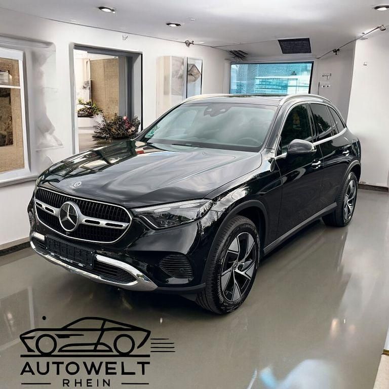 Schwarz Gebraucht 2023 Mercedes GLC300e SUV | 49.990 € (Guter Preis) - Bild 1/4