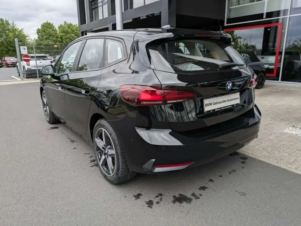 Gebraucht BMW 216 Active Tourer 122 PS (89 kW) 2023 Schwarz Van / Kleinbus