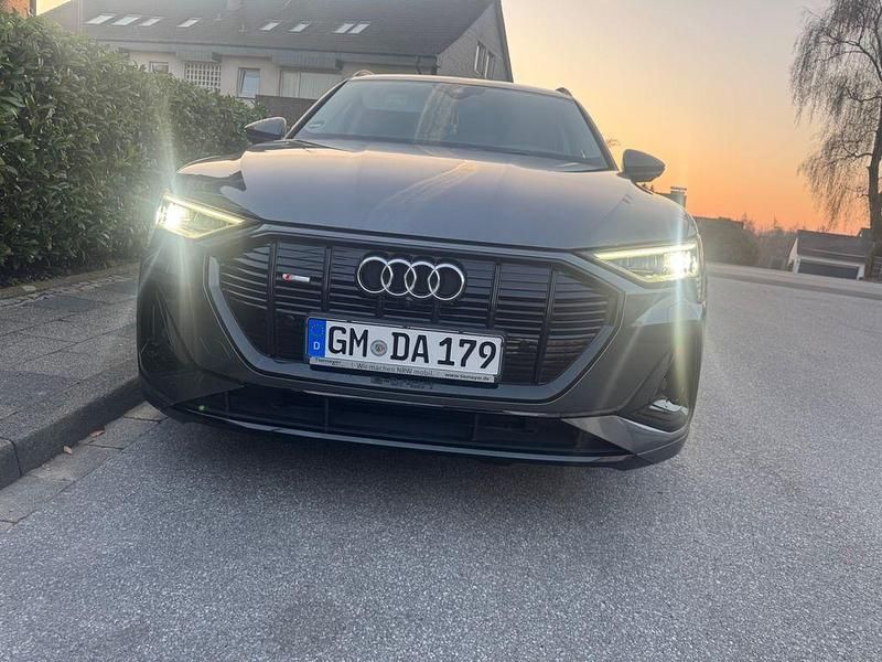 Gebraucht Audi e-tron S-Line 230 kW (313 PS) 2021 Grau SUV