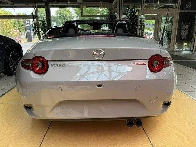 Neu Mazda MX5 Exclusive-Line 132 PS (97 kW) 2026 Grau Cabrio