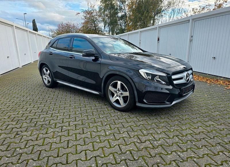 Schwarz Gebraucht 2014 Mercedes GLA200 AMG line SUV | 14.690 € (Fairer Preis) - Bild 1/4