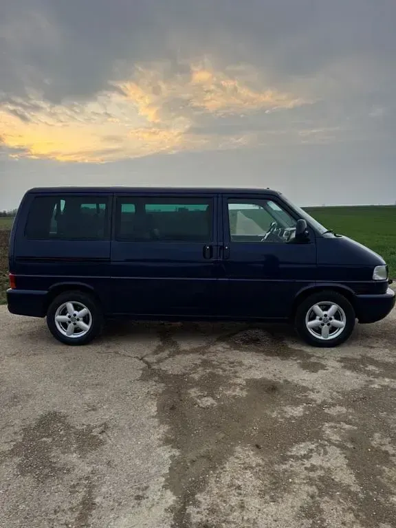 Second-hand VW Caravelle 151 CP (111 kW) 2002 Albastru Van