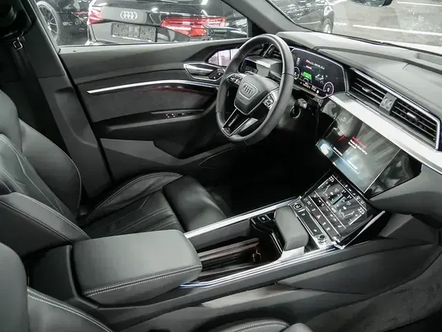 Gebraucht Audi e-tron S-Line 264 kW (360 PS) 2021 Gletscherweiß metallic SUV