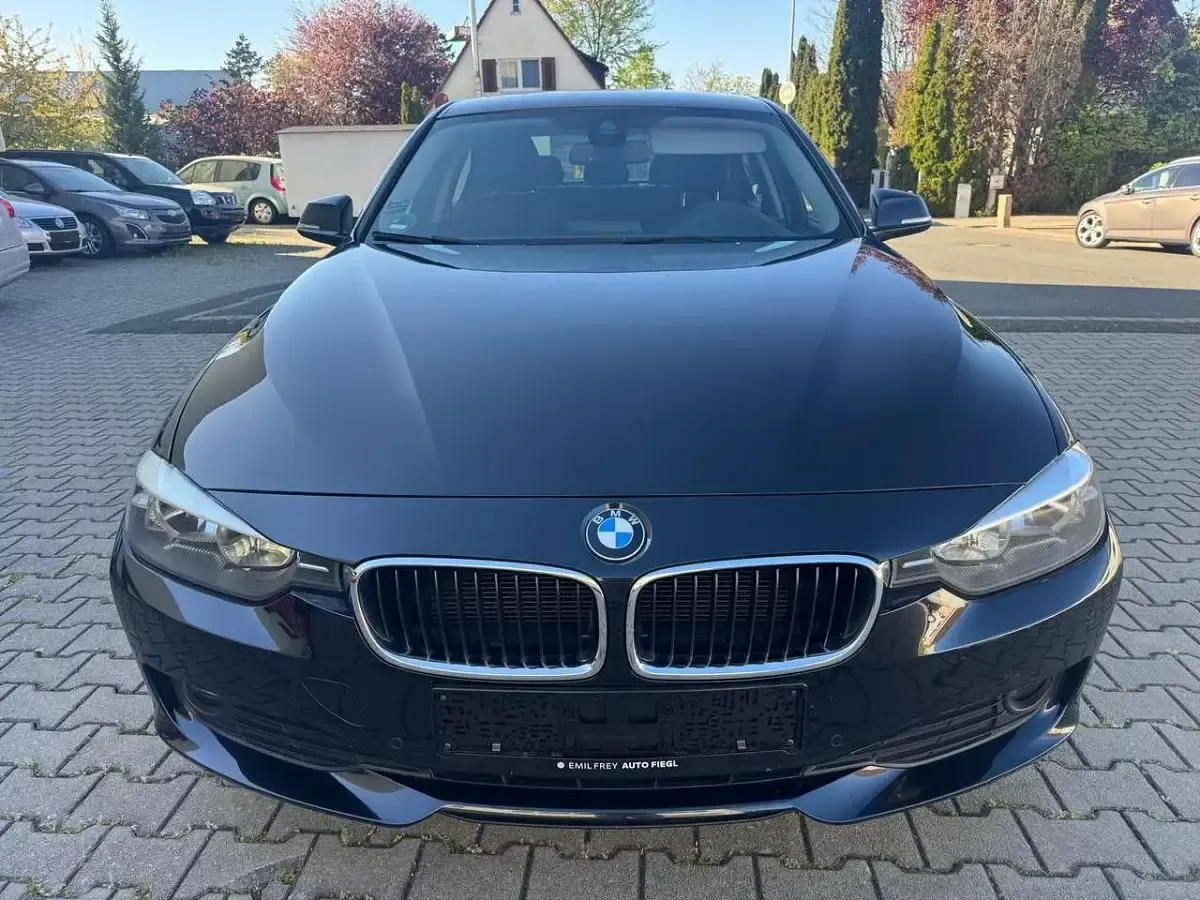 Gebraucht BMW 320 Efficient Dynamics 170 PS (125 kW) 2014 Black sapphire metallic Limousine