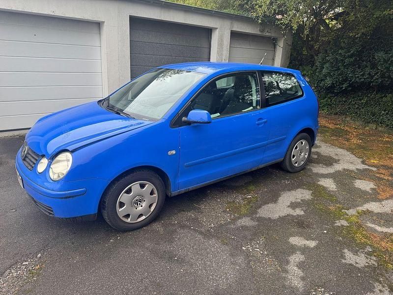 Blau Gebraucht 2003 VW Polo Comfortline Limousine | 750 € (Superpreis) - Bild 1/4