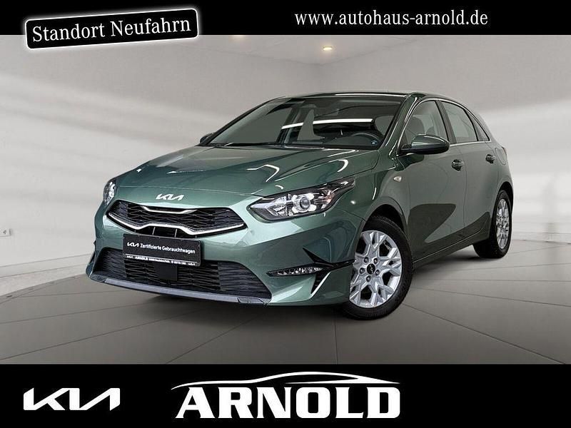 Gebraucht Kia Ceed Vision 140 PS (102 kW) 2024 Experience grün (metallic) Kleinwagen