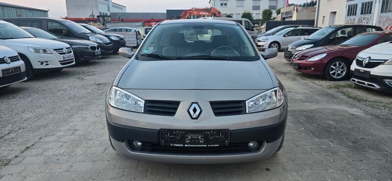 Silber Gebraucht 2004 Renault Mégane II Limousine | 3.300 € (Fairer Preis) - Bild 1/4