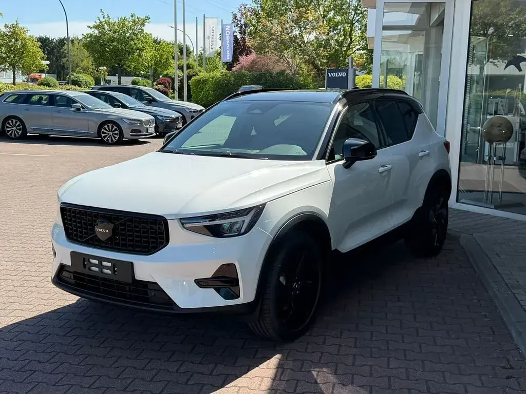 Nowe Volvo XC40 Plus 163 KM (119 kW) 2026 Biały SUV