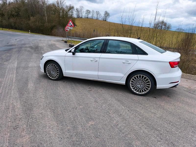 Gebraucht Audi A3 184 PS (135 kW) 2019 Weiß Limousine