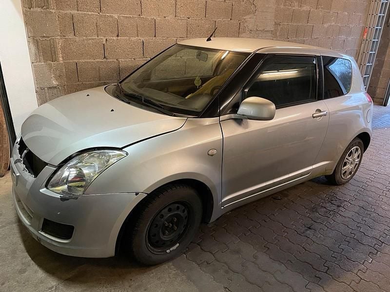 Grau Gebraucht 2010 Suzuki Swift Kleinwagen | 2.650 € (Guter Preis) - Bild 1/4