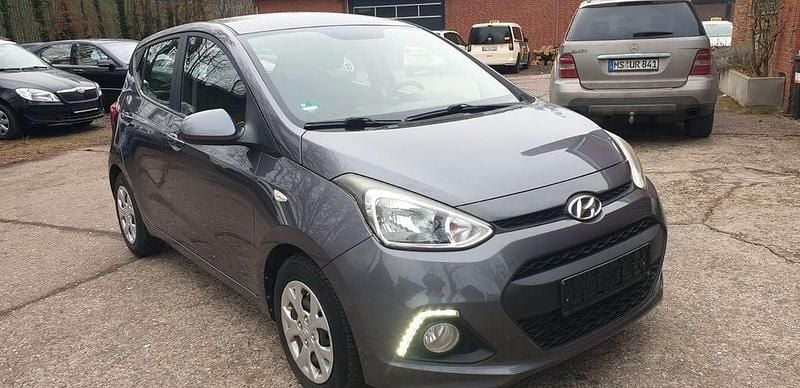 Gebraucht Hyundai i10 Classic 67 PS (49 kW) 2015 Grau Kleinwagen