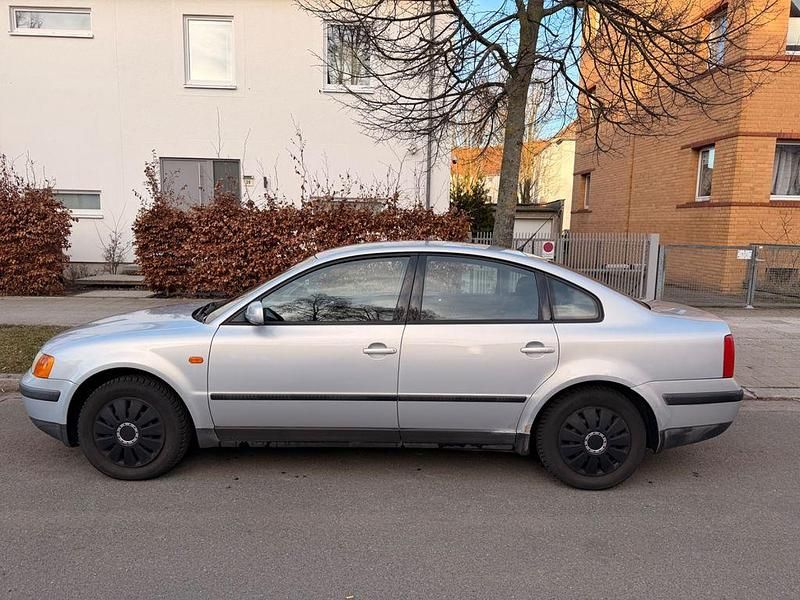Gebraucht VW Passat 125 PS (91 kW) 1997 Silber Limousine