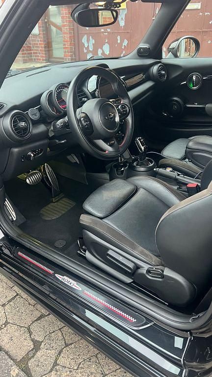 Gebraucht Mini John Cooper Works 231 PS (169 kW) 2018 Schwarz Kleinwagen