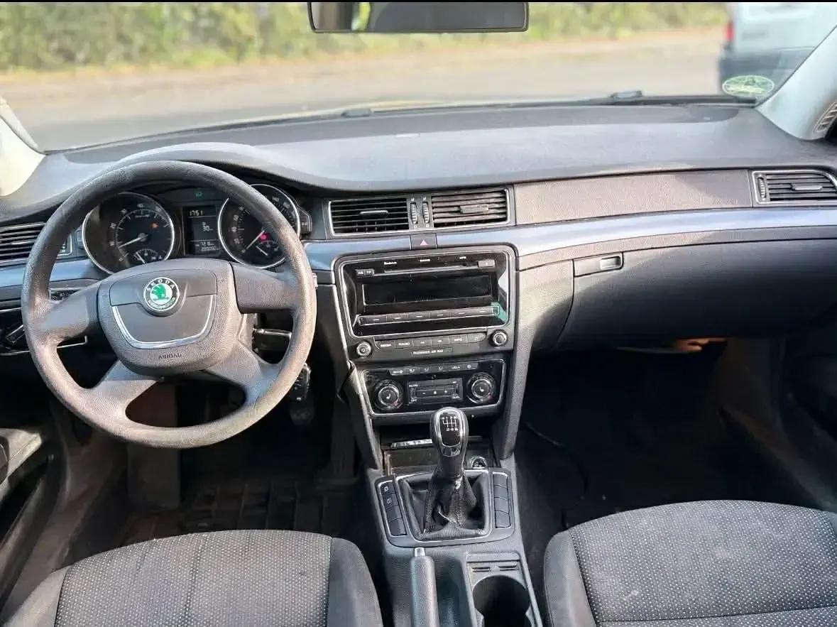 Gebraucht Skoda Superb 150 PS (110 kW) 2011 Braun Kombi