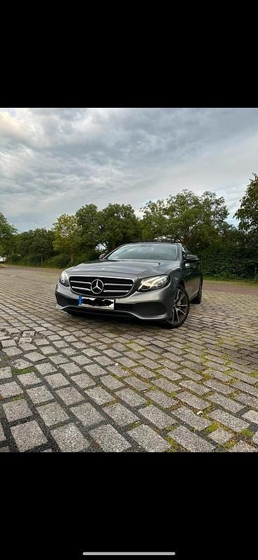 Gebraucht Mercedes E220 194 PS (142 kW) 2016 Andere farben Limousine