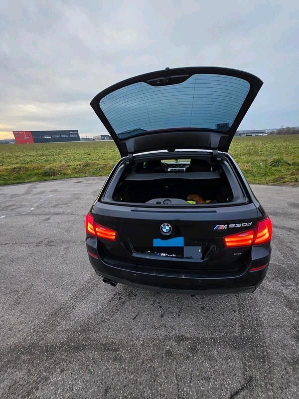 Gebraucht BMW 530 244 PS (179 kW) 2010 Schwarz Kombi