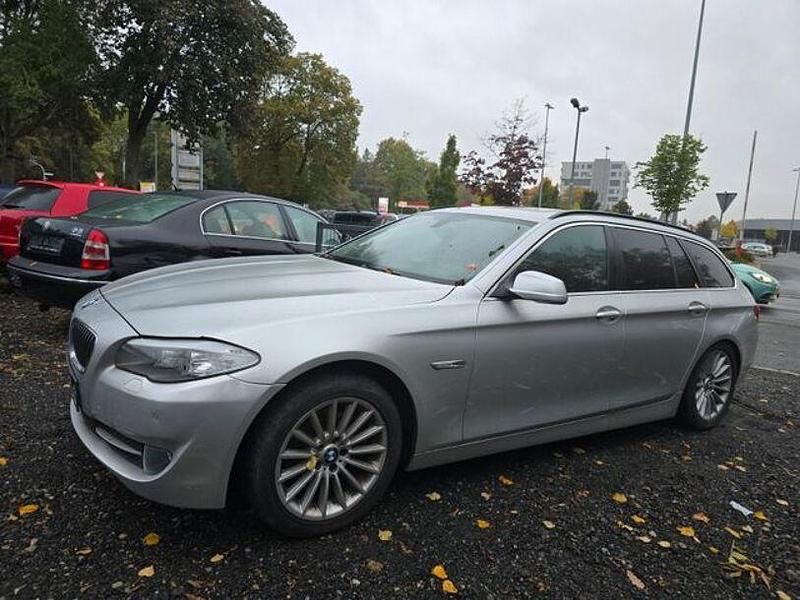 Gebraucht BMW 520 147 PS (108 kW) 2012 Silber Kombi