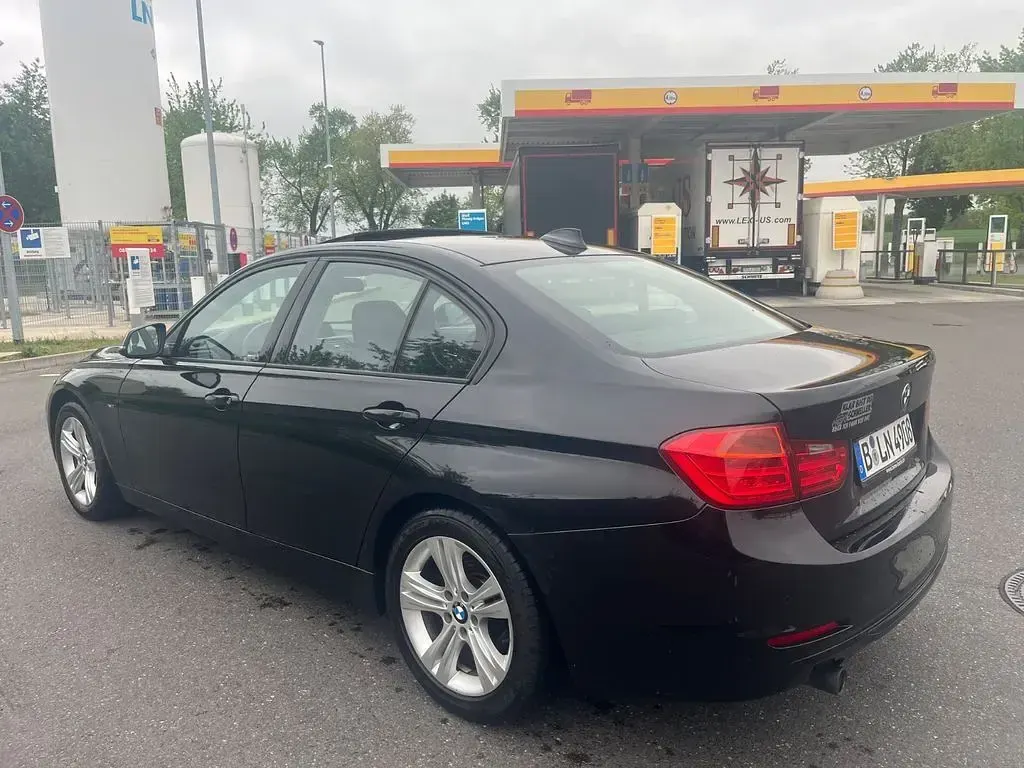 Gebraucht BMW 320 Sport Line 184 PS (135 kW) 2012 Schwarz Limousine