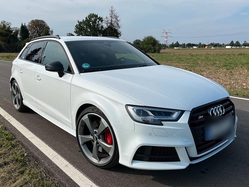 Weiß Gebraucht 2019 Audi S3 Sportback Kombi | 33.300 € (Etwas zu teuer) - Bild 1/4