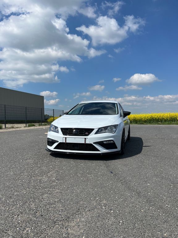 Weiß Gebraucht 2019 Seat Leon FR Limousine | 16.899 € (Fairer Preis) - Bild 1/4