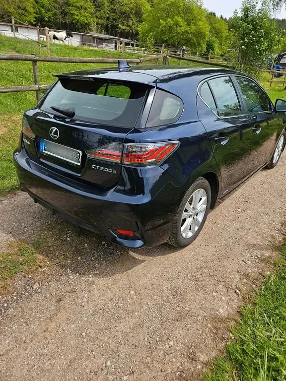 Second-hand Lexus CT200h 136 CP (100 kW) 2017 Albastru Berlinǎ