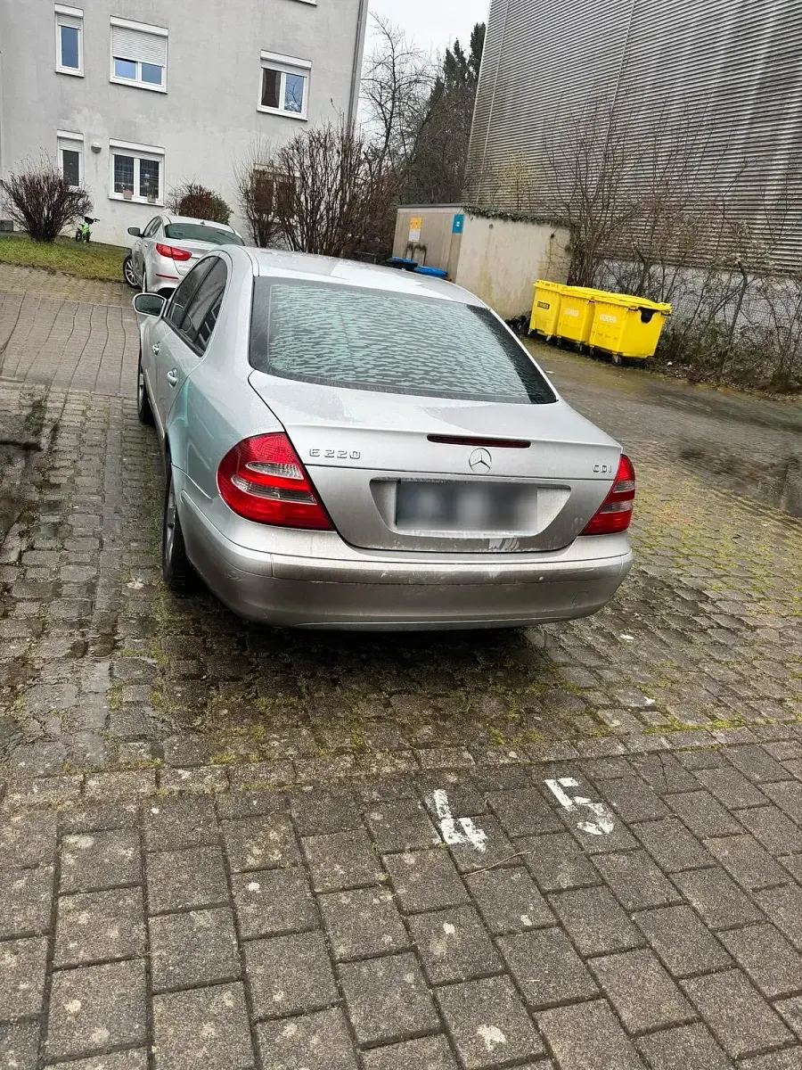 Gebraucht Mercedes E220 Classic 150 PS (110 kW) 2005 Grau Limousine