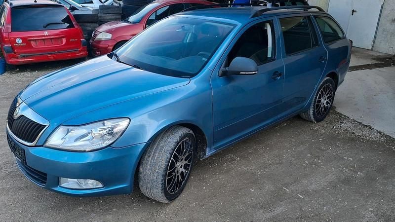 Gebraucht Skoda Octavia 105 PS (77 kW) 2010 Blau Kombi